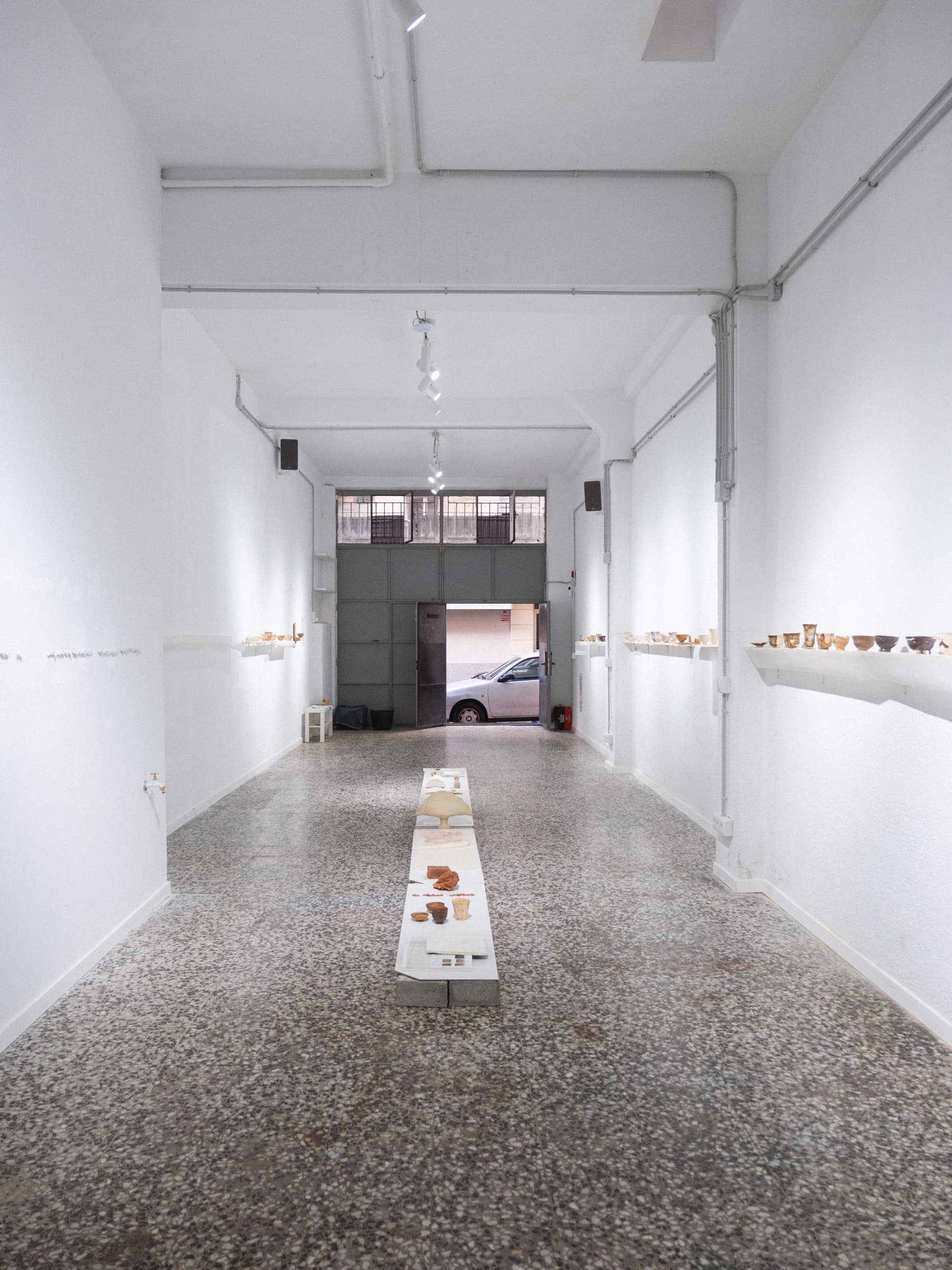 Vista de una exposición de Julia Alfaro en Fresca. La Nave